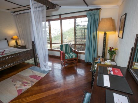 SAROVA LION HILL GAME LODGE